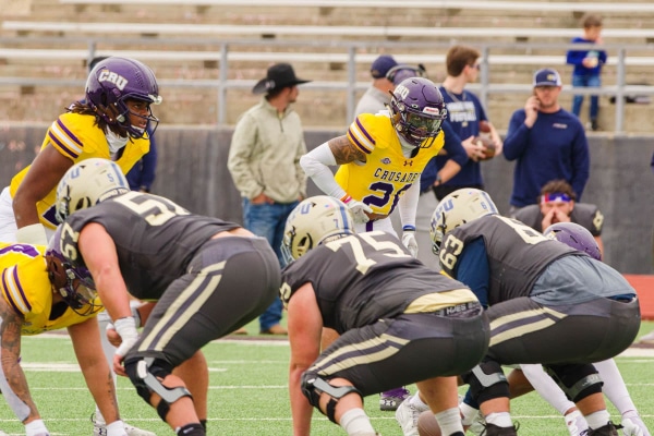 20231111-UMHB-fb-at-HPU-053