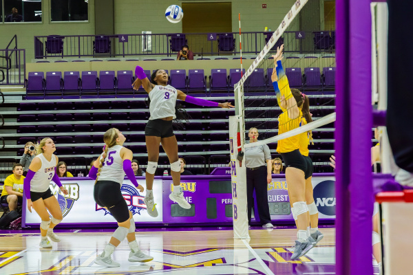 20241019-UMHB-vb-vs-LETU-022