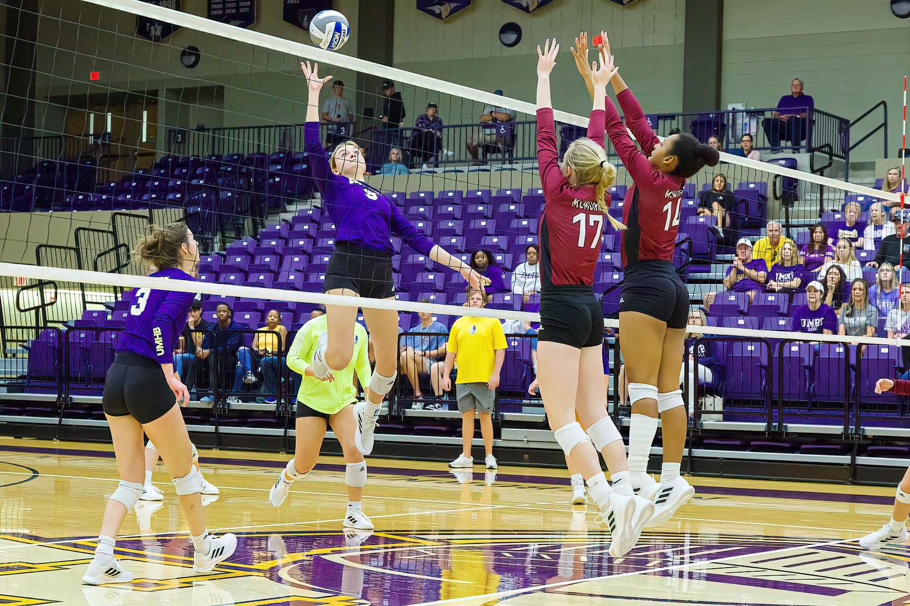 10/8/2022 UMHB Volleyball vs McMurry